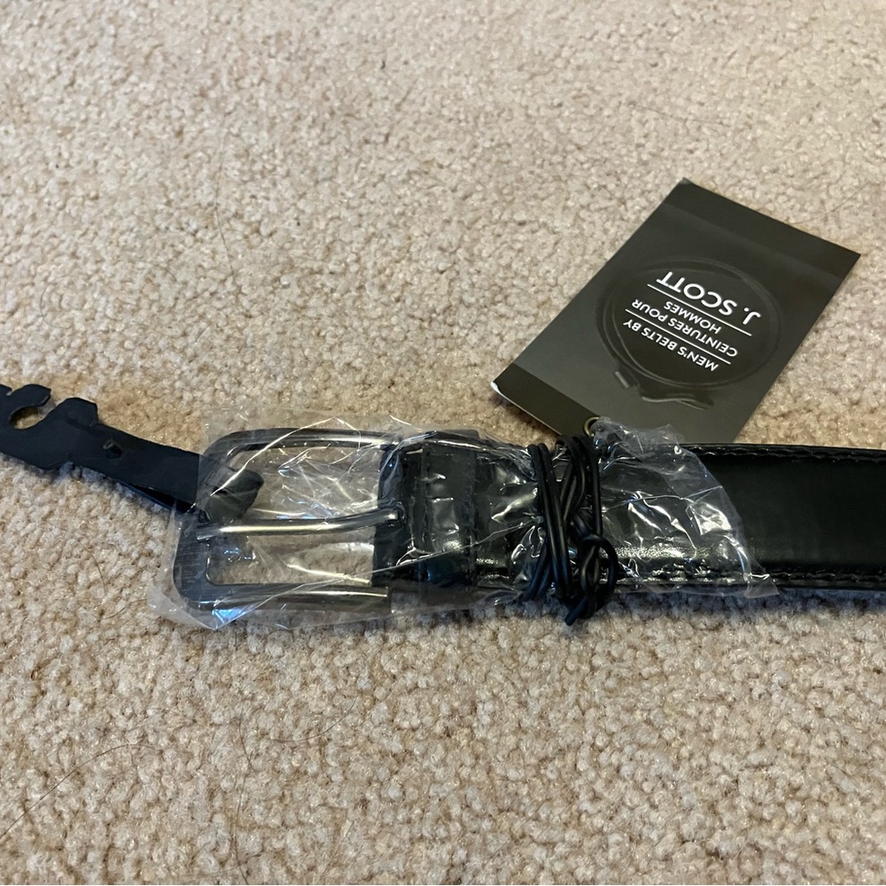 Men’s leather belt.